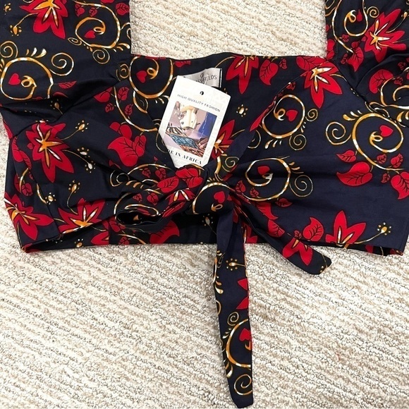 GRASS Fields Puff Sleeve Crop Front Tie Top - Picture 4 of 10